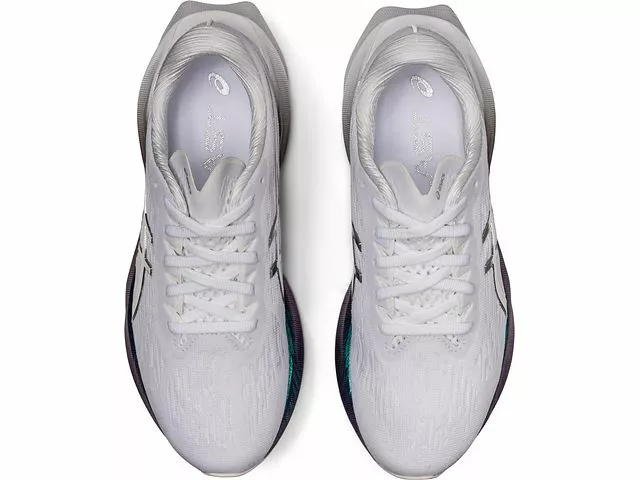 ASICS Novablast 3 Platinum - Image 3