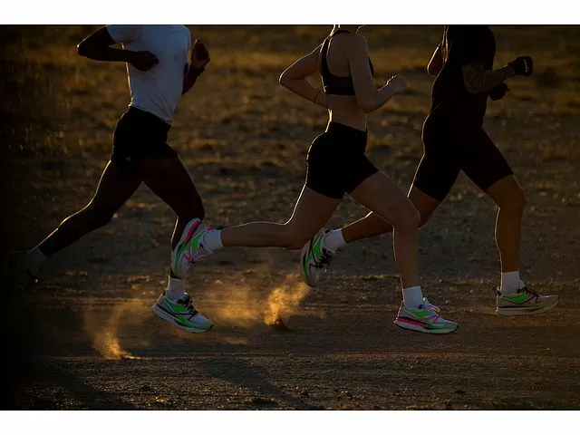 Diadora Atomo V7000 - Image 5