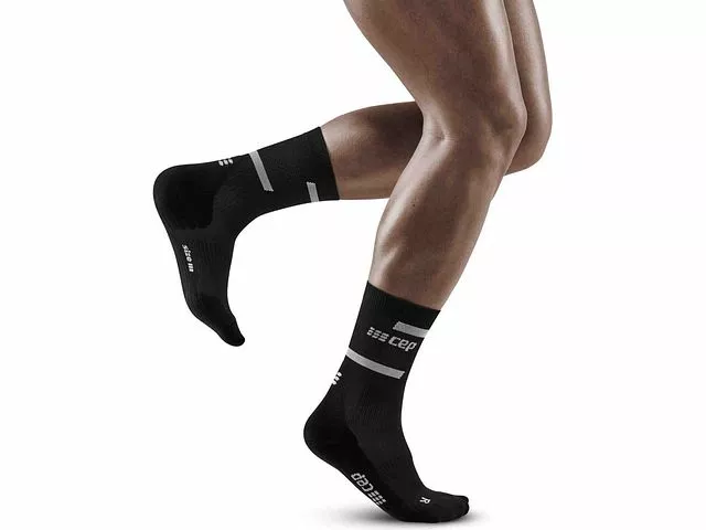CEP The Run Compression Mid Cut Sock 4.0 - Image 2